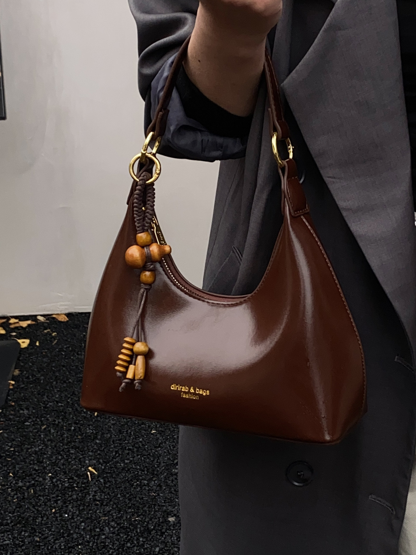Nichezhong lujo ligero alto sentido brazalete para mujeres 2026 nuevo otoño invierno retro moda versátil viaje mochila de hombro