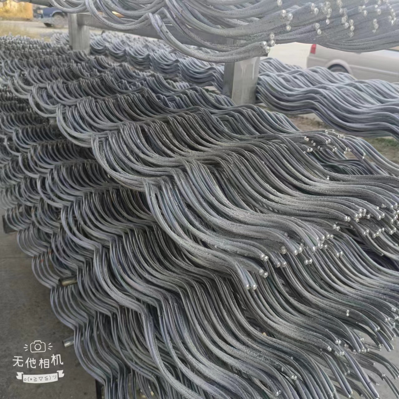 预绞式电力金具 等距线夹每组线条包含两根单独的预绞丝