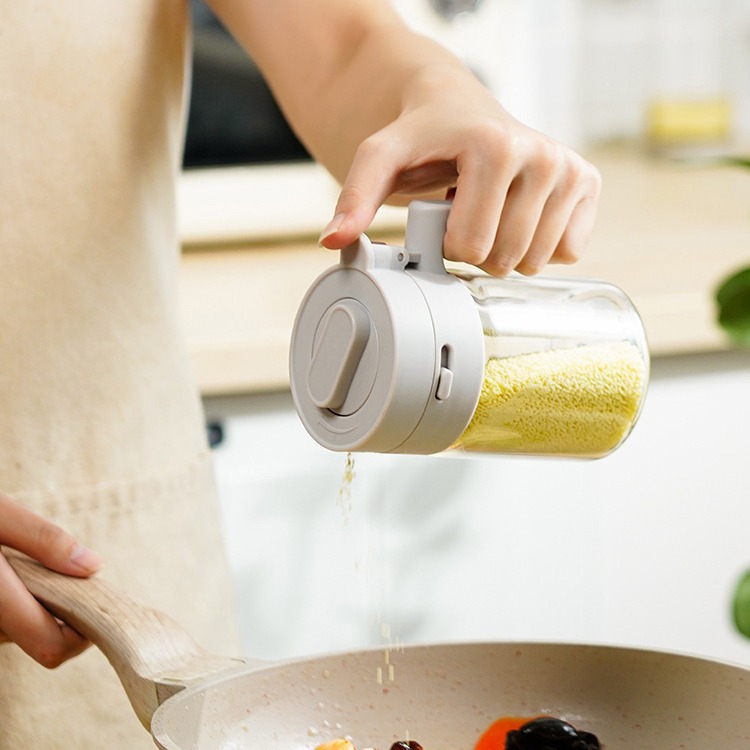 Caja de condimento de separación de cuchara transfronteriza Cocina hogar condimento tarro sal tarro condimento caja de almacenamiento dos en uno diseño