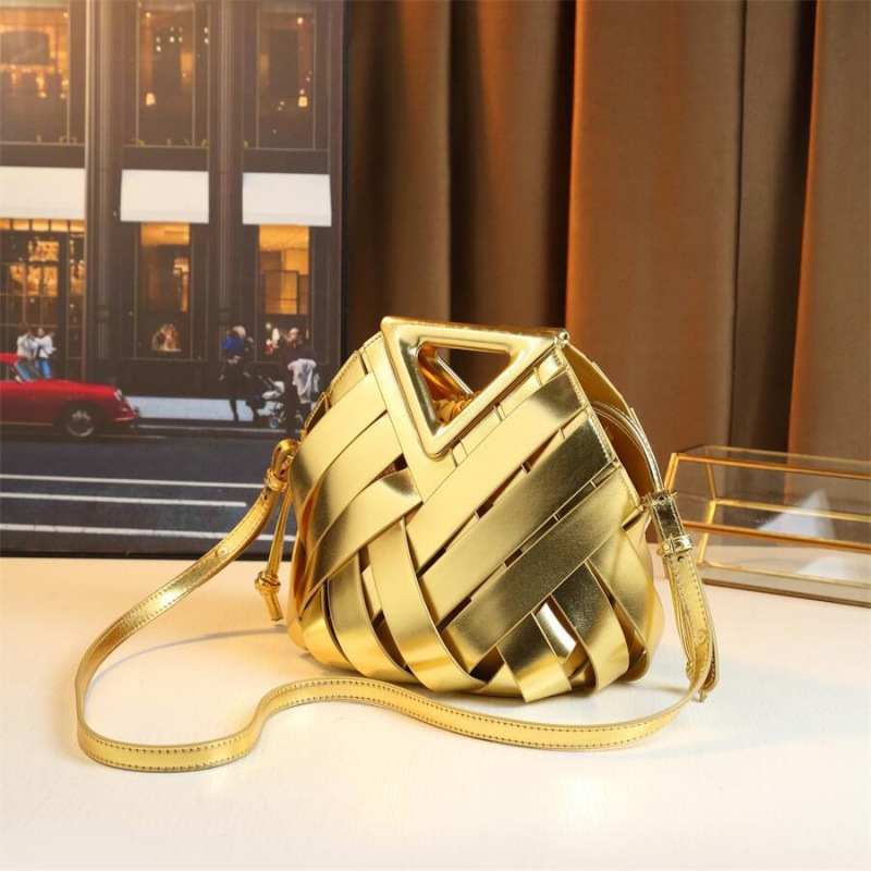 B Home New Vegetable Basket Triangle Magnetic Buckle Woven Hollow Fashion Niche Women's Bag Portable Shoulder Crossbody Bag