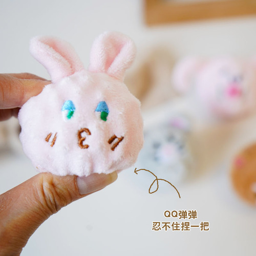 Pet chew toy made of rubber, with a cute animal shape, elastic ball, makes sounds, suitable for Basset Hound and Teddy Bear.