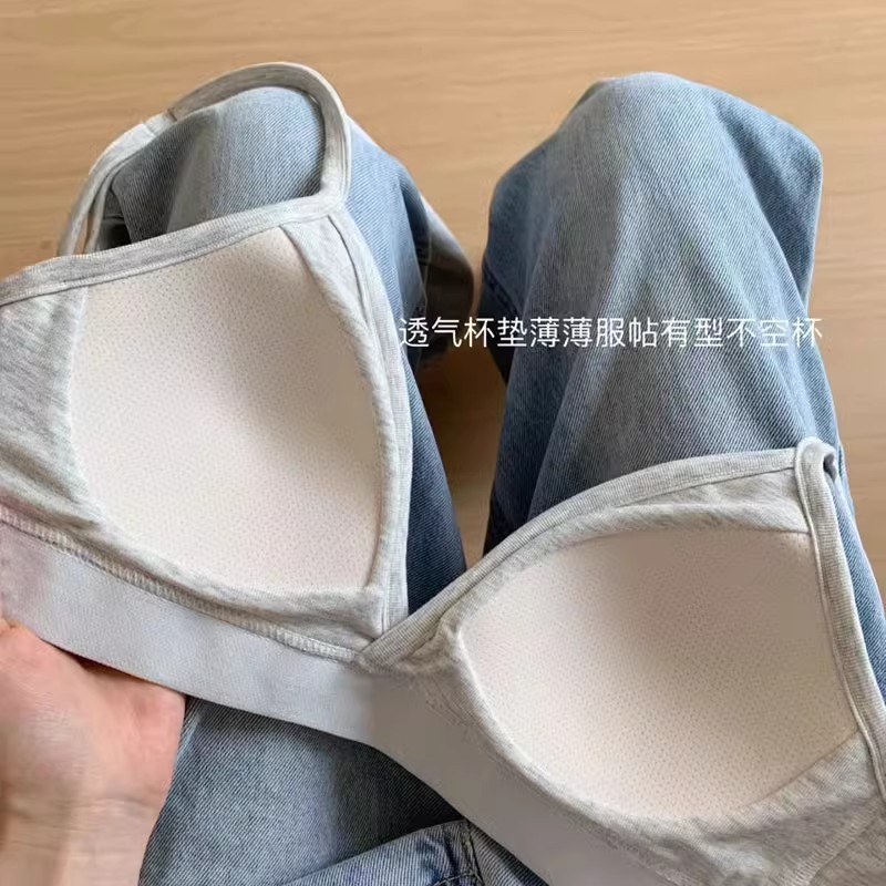 El nuevo sujetador francés de Copa triangular de lencería se reúne en un estilo deportivo simple, estampado de mariposa transpirable y sujetador delgado.