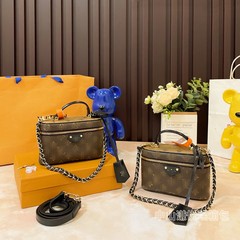 外贸精品直销休闲化妆包女士时尚收纳精美直销斜挎包