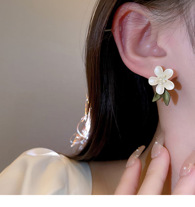 Sweet Flower Alloy Plating Women's Ear Studs 1 Pair display picture 1