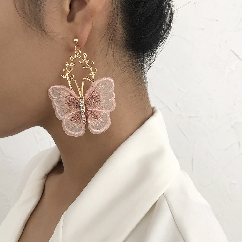 Vintage Creative Embroidery Butterfly Alloy Earrings display picture 16