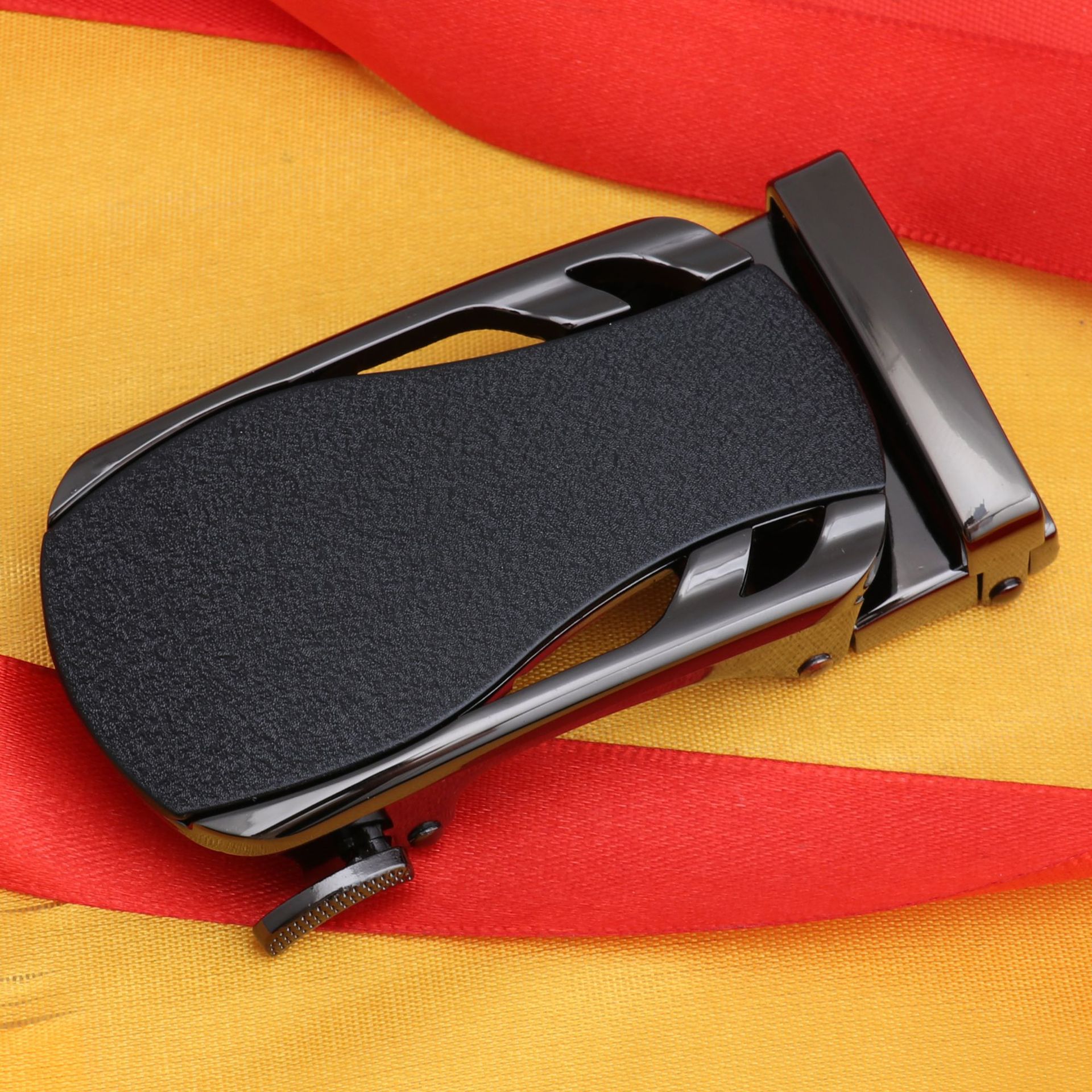 Hongsheng fábrica 4,0 primavera cinturón hebilla automática hebilla esmerilado hebilla de cinturón de los hombres Aleación de superficie negra hebilla de dos piezas