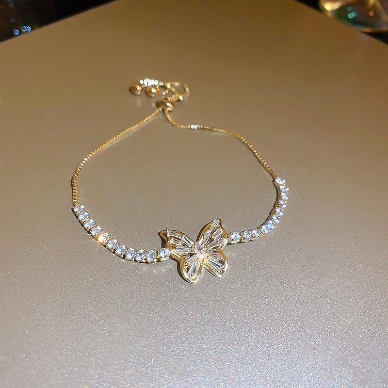 Cute square fashionable elegant bracelet with zircon
