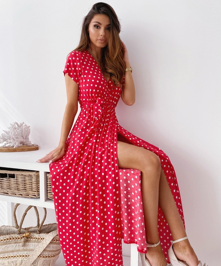 Robe d'été chic à pois – Fluide et féminine avec un imprimé d'inspiration vintage. Une élégance intemporelle avec une touche ludique._voghion.com