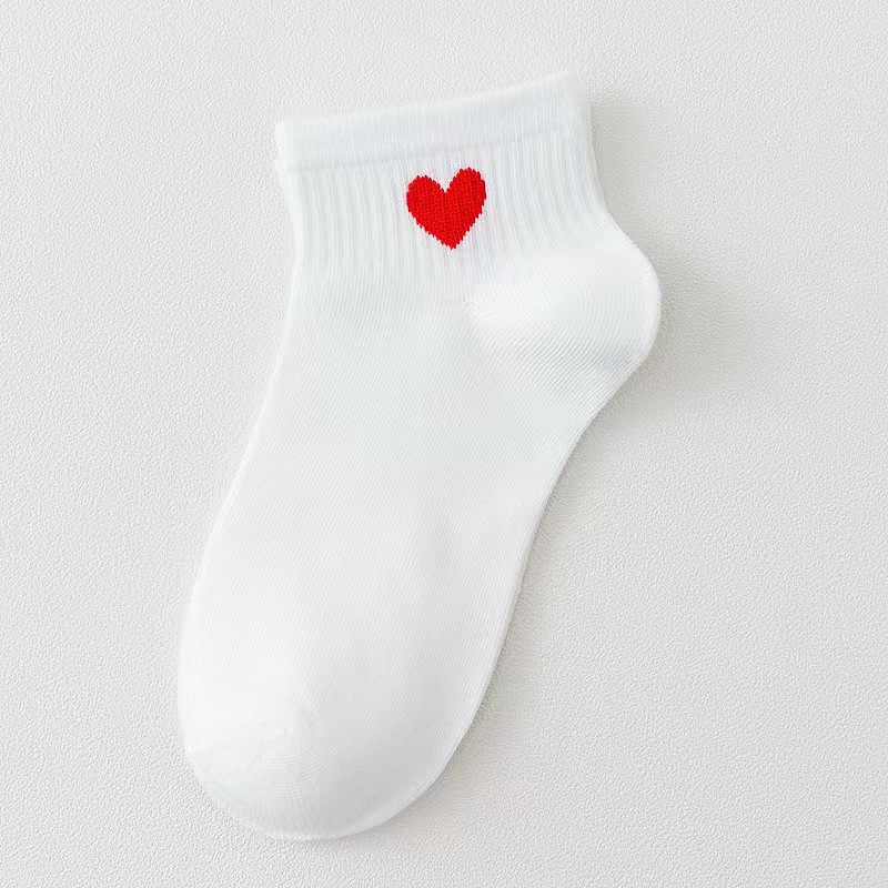 Calcetines cortos para mujer, calcetines invisibles finos y bonitos de corte bajo para verano, estilo japonés con corazones, calcetines deportivos blancos para mujer, mezcla de poliéster y algodón.