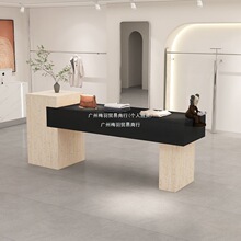 ��װ���е�չʾ̨Ůװ�����м�չʾ��ˮ��Լ�ִ��ڷ�ʯ�Ƴ��й�