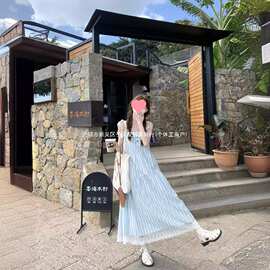 海边度假条纹吊带连衣裙子女2026夏季新款法式气质宽松小个子长裙