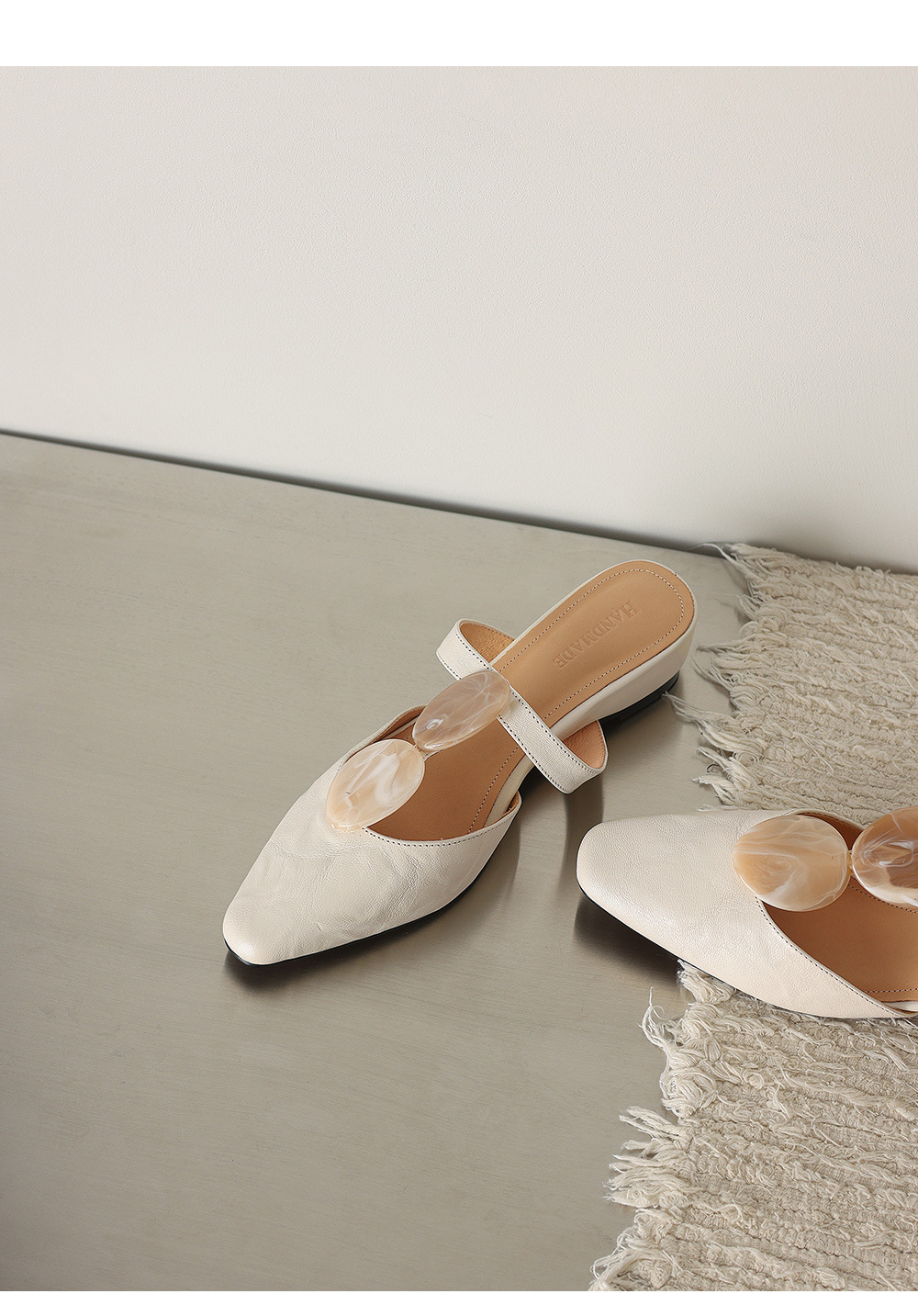 Sandal nữ da dê mũi kín gót thấp phong cách vỏ sò — đen chi tiết 10