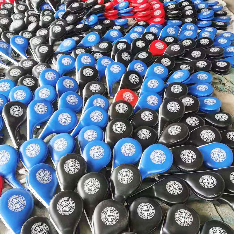 Venta al por mayor de los niños adultos objetivo de pie taekwondo equipo de protección entrenamiento de patada lateral de doble hoja Sanda pata de pollo objetivo de sonido Hall logotipo impreso