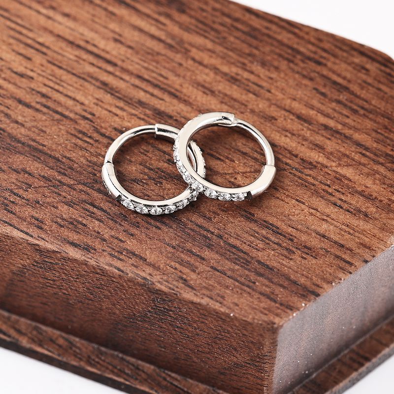 Labret piercing jewelry detail image