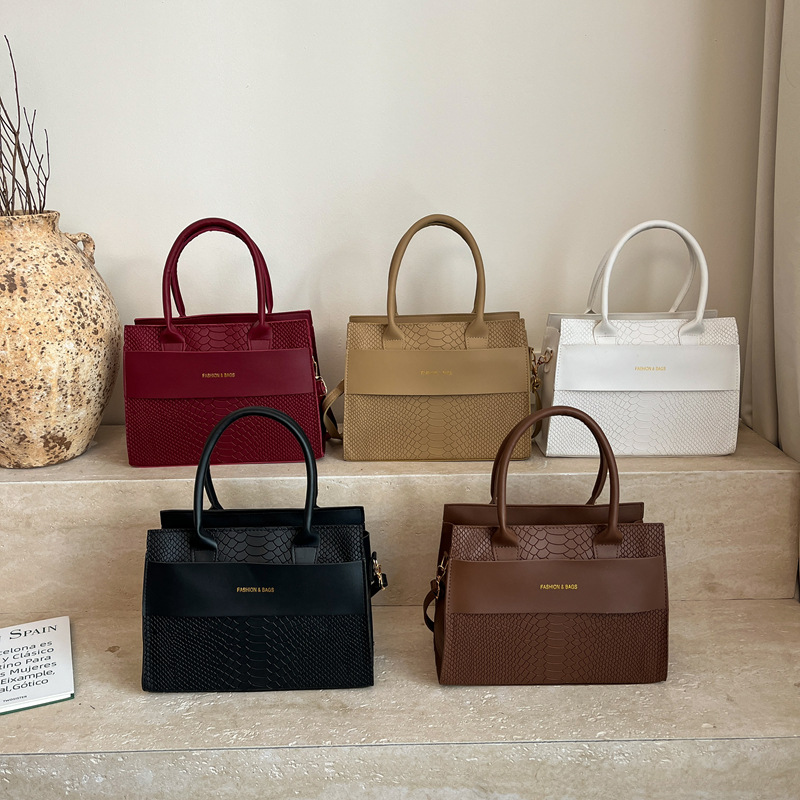 Nicho de moda simple de viaje de hombro mochila para mujeres 2026 esta temporada nuevo estilo retro bolso de mano versátil