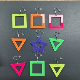 耳环;耳钉;耳坠