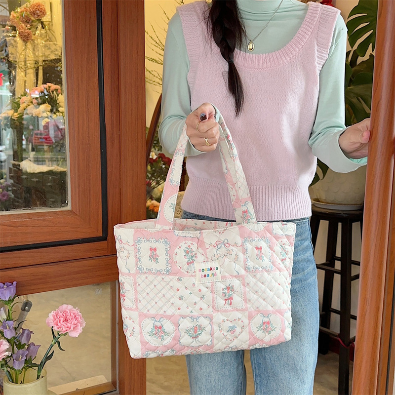 4362 quilted quilted large capacity shoulder tote bag portable commuter bag female spring new student class bag 4362 quilted quilted large capacity shoulder tote bag portable commuter bag female spring new student class bag