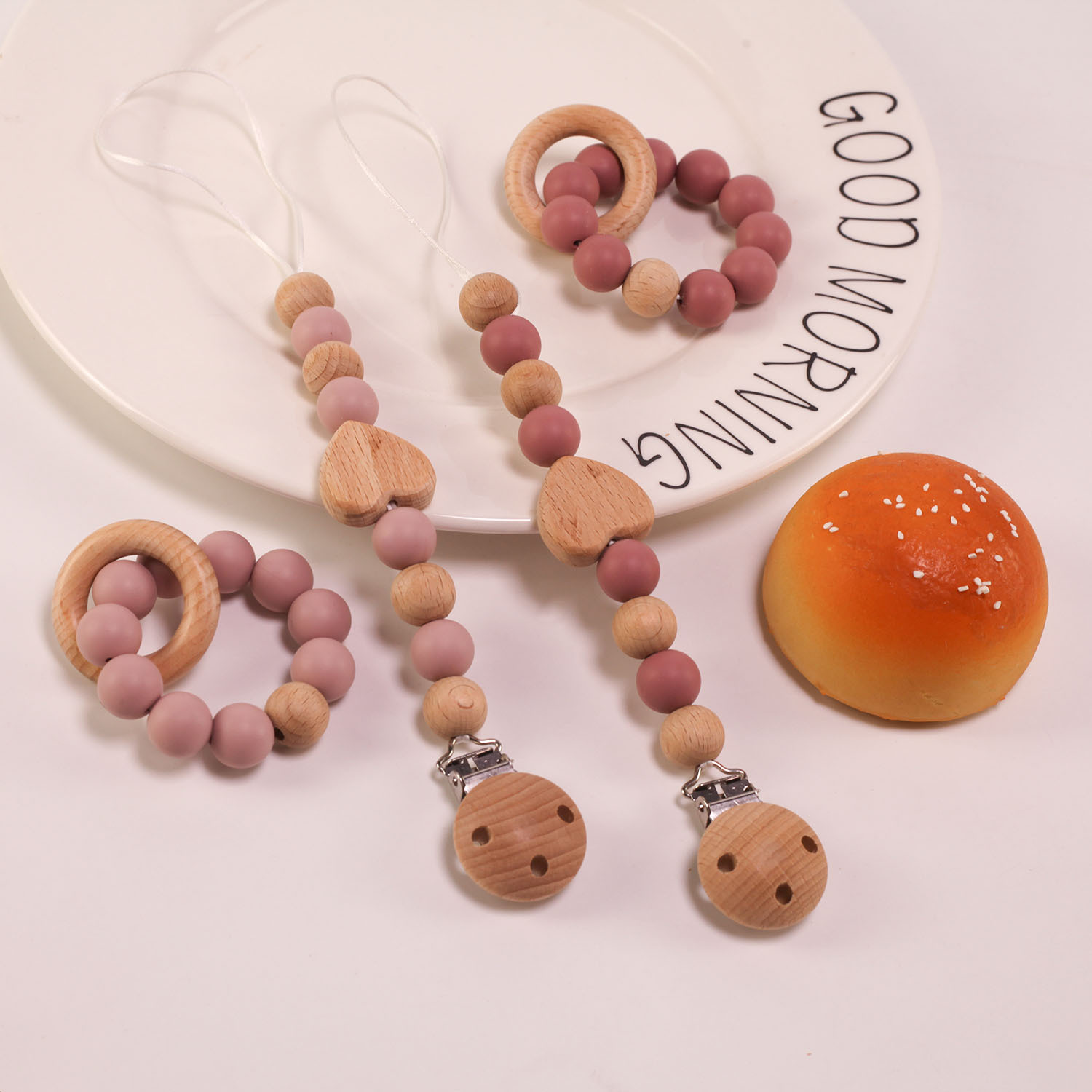 亚马逊新款宝宝磨牙牙胶玩具婴儿用品榉木奶嘴夹奶嘴链牙胶套装