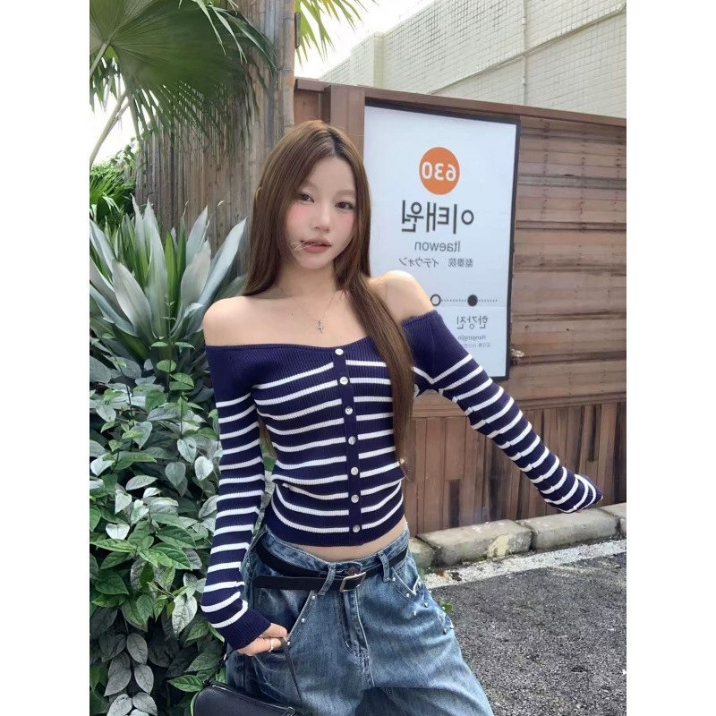 Long-sleeve, base short sweater, slim fit