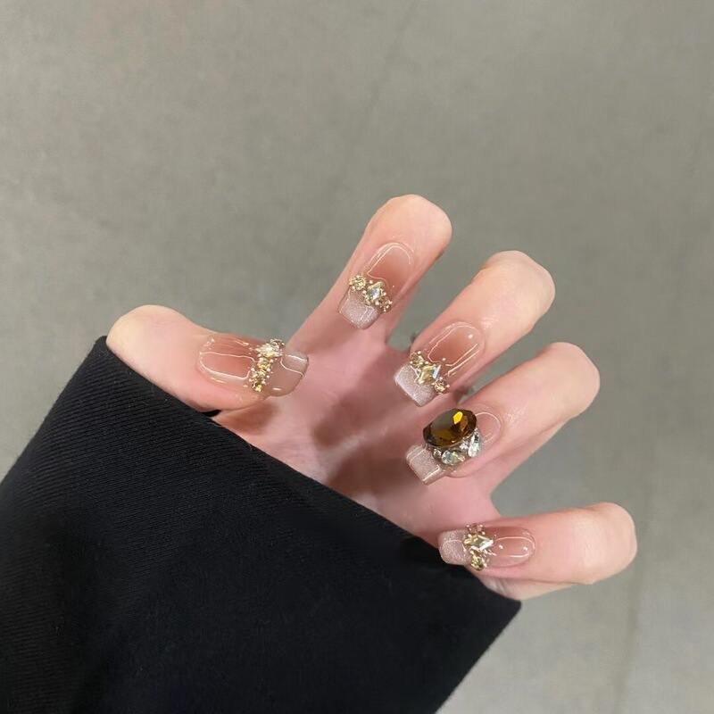 10 Pieces of S002 Queen of Spades Short Ladder Wearable Nails, Sweet French Crystal Nail Polish, Accessible Luxury, Big Diamond, Whitening