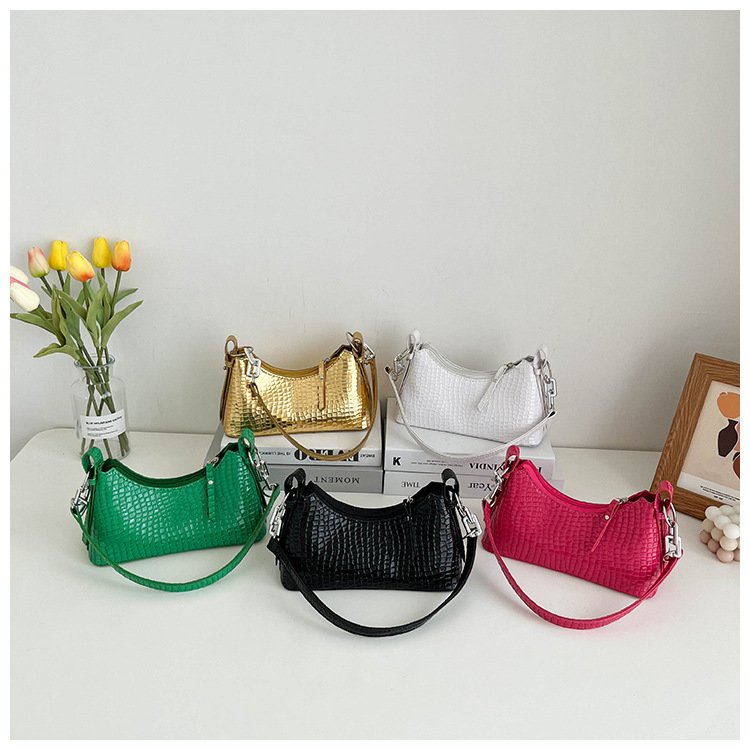 Women's New Fashion Retro Shoulder  Solid Color Simple Baguette Bag display picture 4