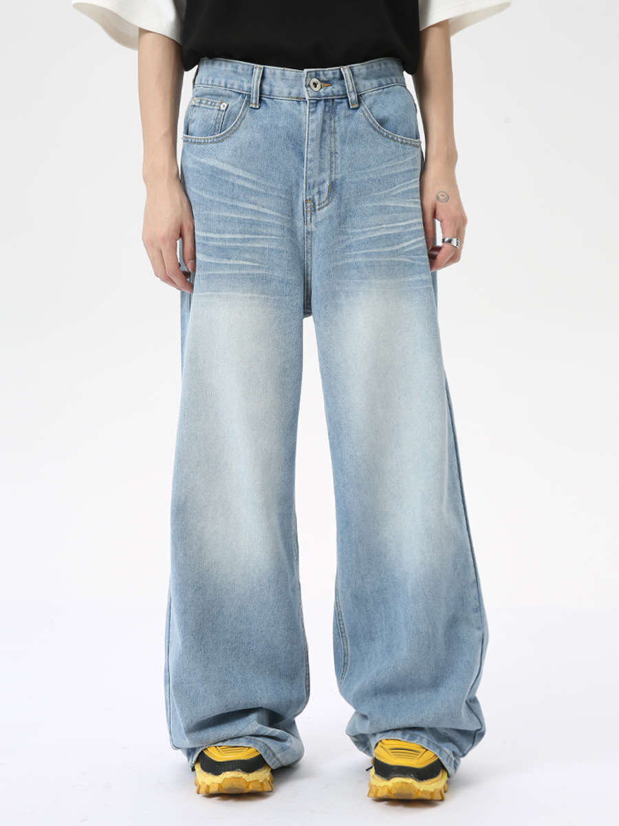 Ropa para hombre MTLCLOTHES |   Tendencia en mezclilla azul claro informal y fluida, con diseño de arrugas lavadas al estilo americano, aspecto vintage y color blanco desgastado.