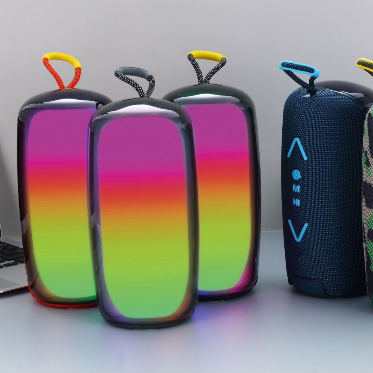 Luz de color pulsante bluetooth sonido portátil de alta potencia multifuncional al aire libre subwoofer inalámbrico tarjeta de enchufe impermeable micrófono