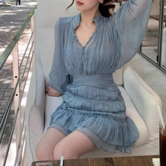 お姉さん来ました！ ヘビーデューティーシルク模擬ホワイトドレス、フェミニンで美しいスリムスカート、夏のVネックトレンド