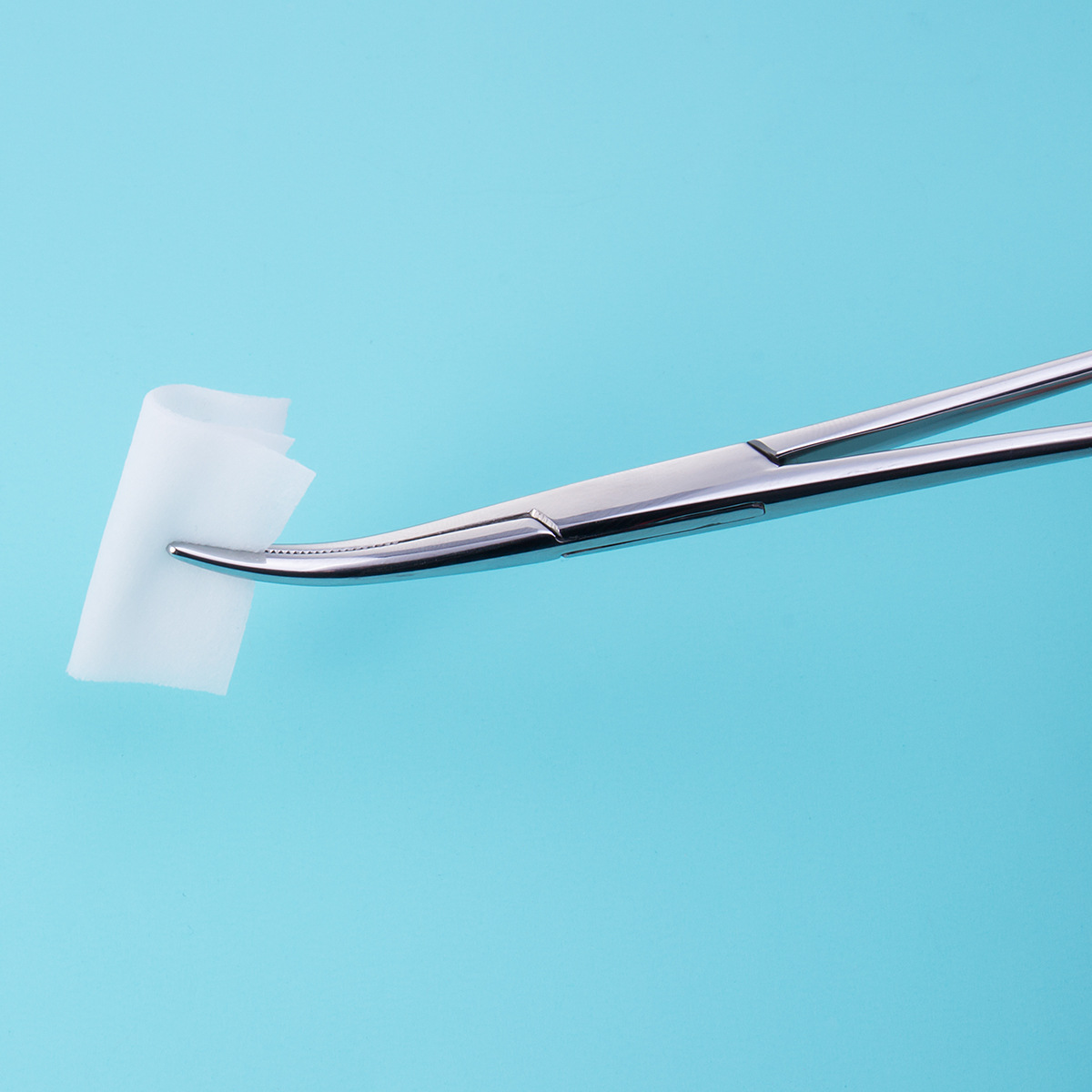 Simple stainless steel body perforation auxiliary curved nose clamp