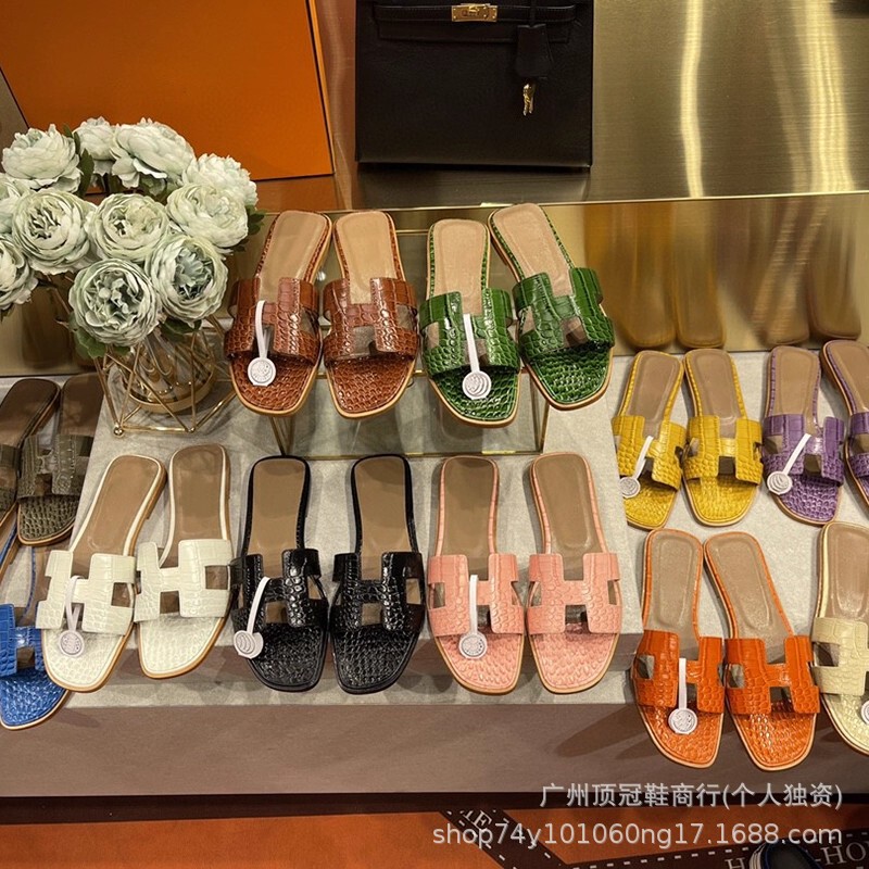 Guangzhou High-End Summer 2025 New Style Genuine Leather Crocodile Pattern Flat Slippers for Women, Large Size Beach Slide Sandals