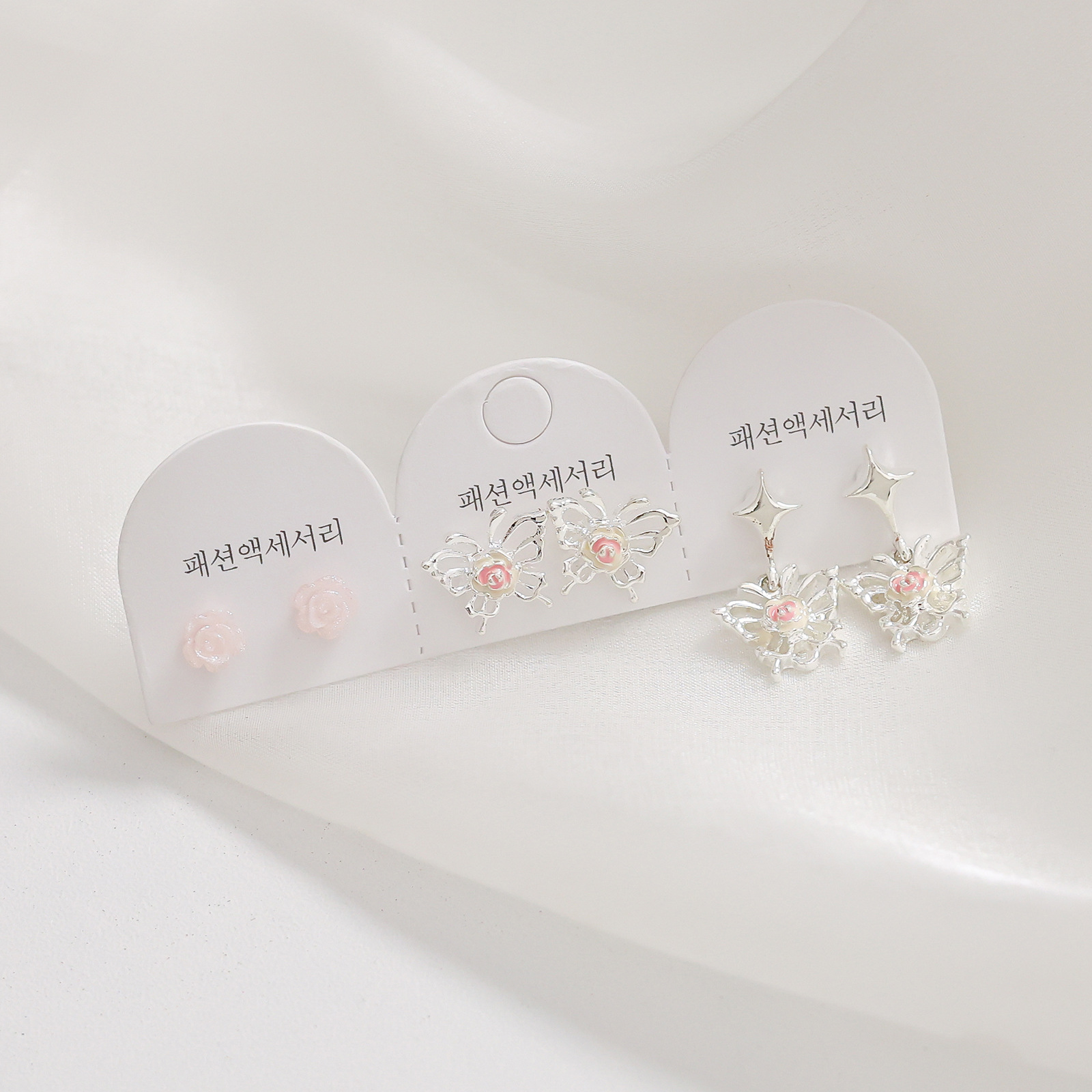 Juego de pendientes de aguja plateados, sencillos y compactos para mujer, pendientes geométricos en forma de corazón, bonitos, dulces y versátiles, venta al por mayor para puestos de mercado