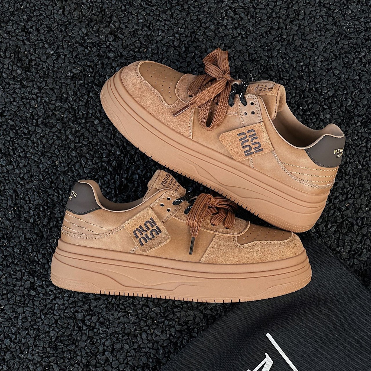 Retro autumn white sneakers platform