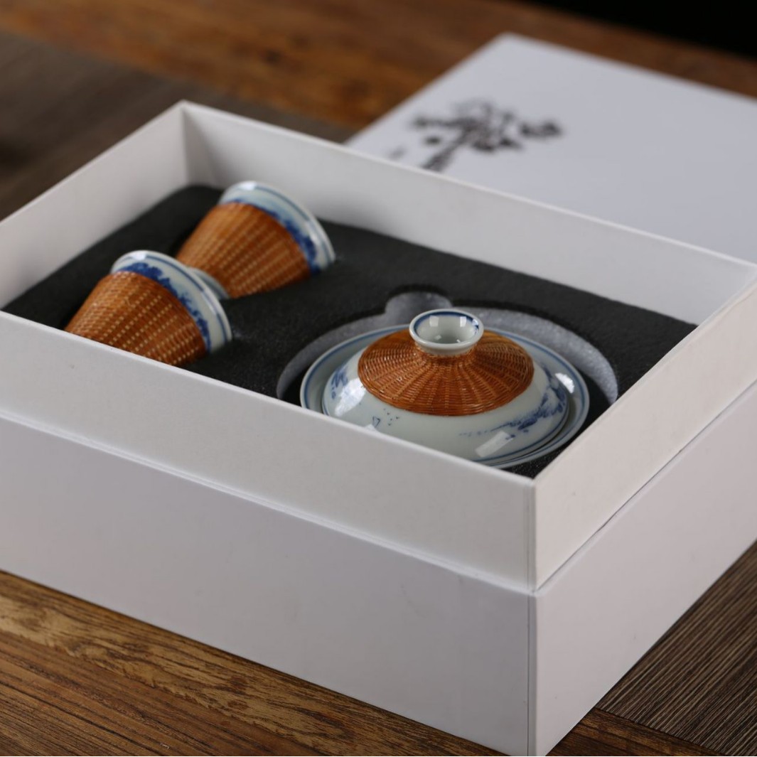 Blue and white porcelain bamboo-woven covered bowl, teacup, tasting cup, Jingdezhen hand-painted tea set, tea brewing cup, national gift set.