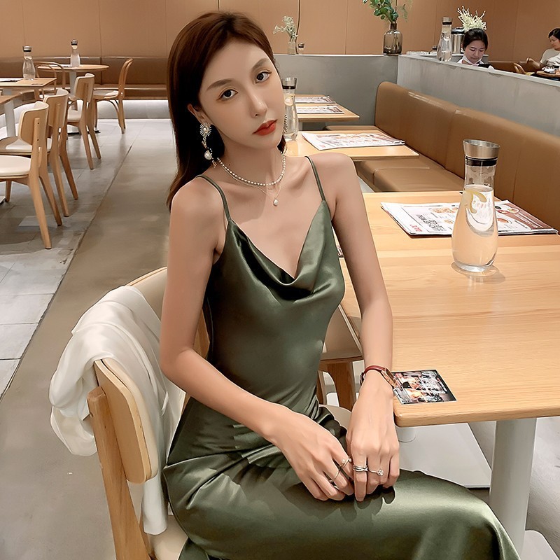 真丝多巴胺吊带连衣裙女夏内搭中长款缎面醋酸设计感修身长裙|undefined