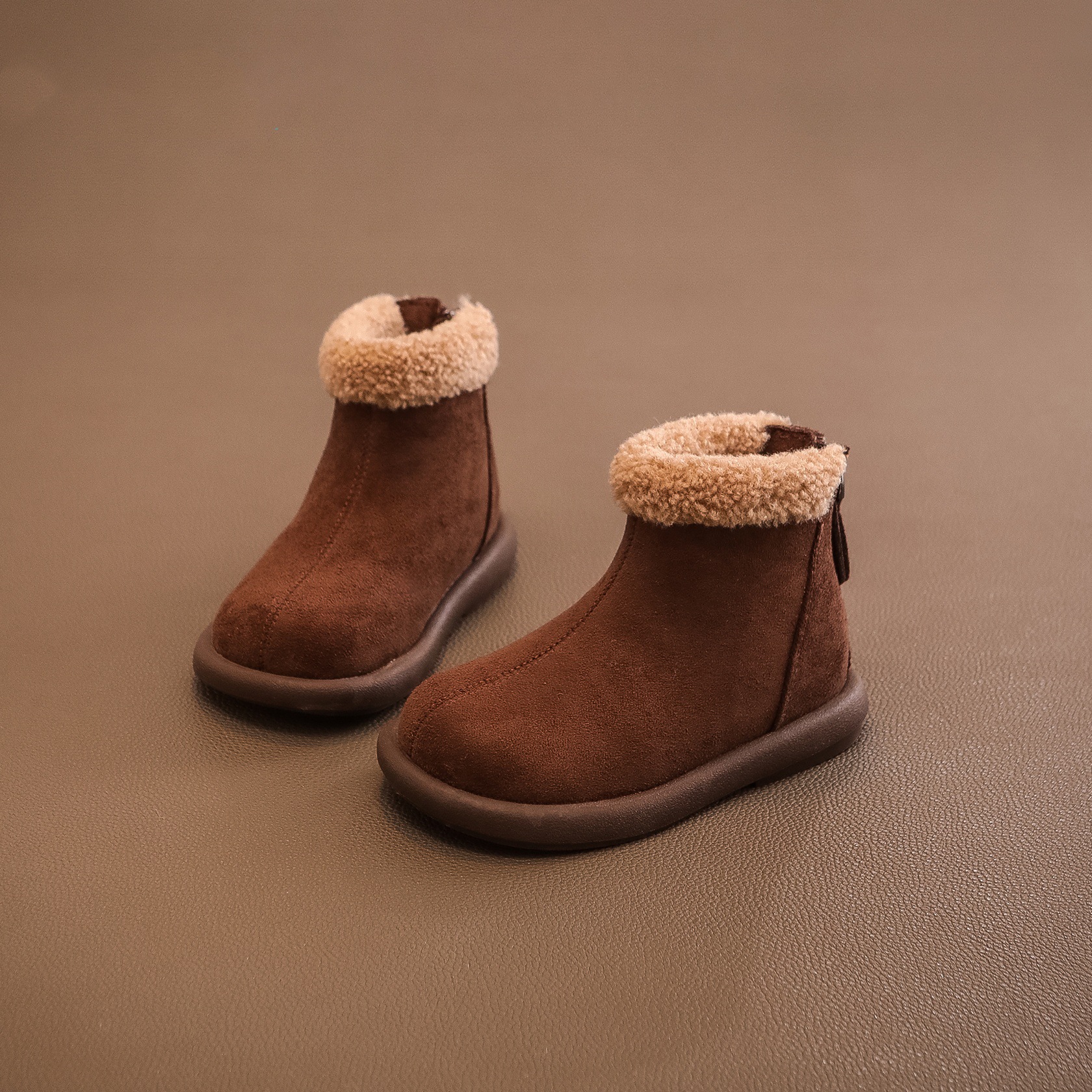 Botas de nieve de niñas 2025 invierno nuevo niño gran algodón calentamiento botas de lana Bocan botas de niñas botas cortas de lana