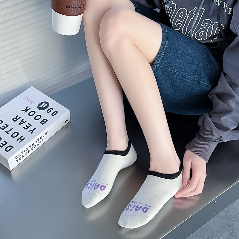 Calcetines de barco de algodón no caen tacones, calcetines cortos de color superficial, absorción de sudor, calcetines transpirables, calcetines de mujer anti-balling, Zhuhai al por mayor.