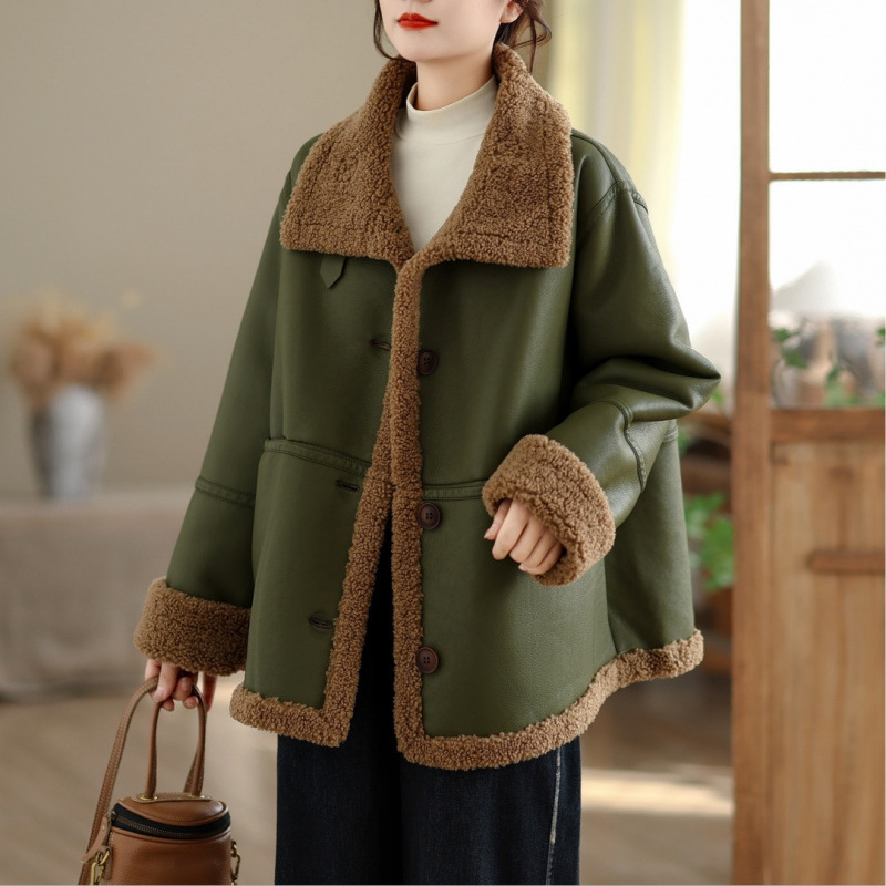 Sheepskin-Like Thickened Coat for Women 2025 Winter Fashion Biker Style with a Turn-Down Collar Thickened Leather Jacket