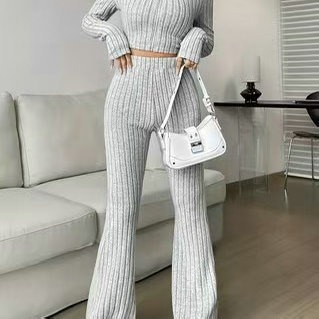 ファッションの純色のリブの2つのセットのファスナーの長袖の短い上着と腰の高いラッパのズボンのスーツの女性のレジャー|undefined