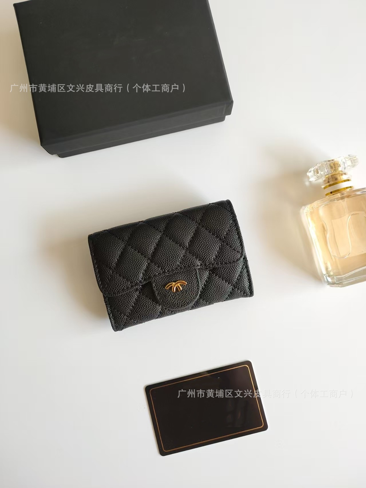 Cartera de cuero corta de diamante de alta calidad, nicho casual, gran capacidad, exquisita, pequeña bolsa de cambio de hebilla fragante.
