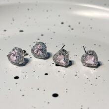 �Ą����Ǳ��W��ɫ���Ķ�ᔶ��C�С�����sС���W荔Q�ݽz�����Ů