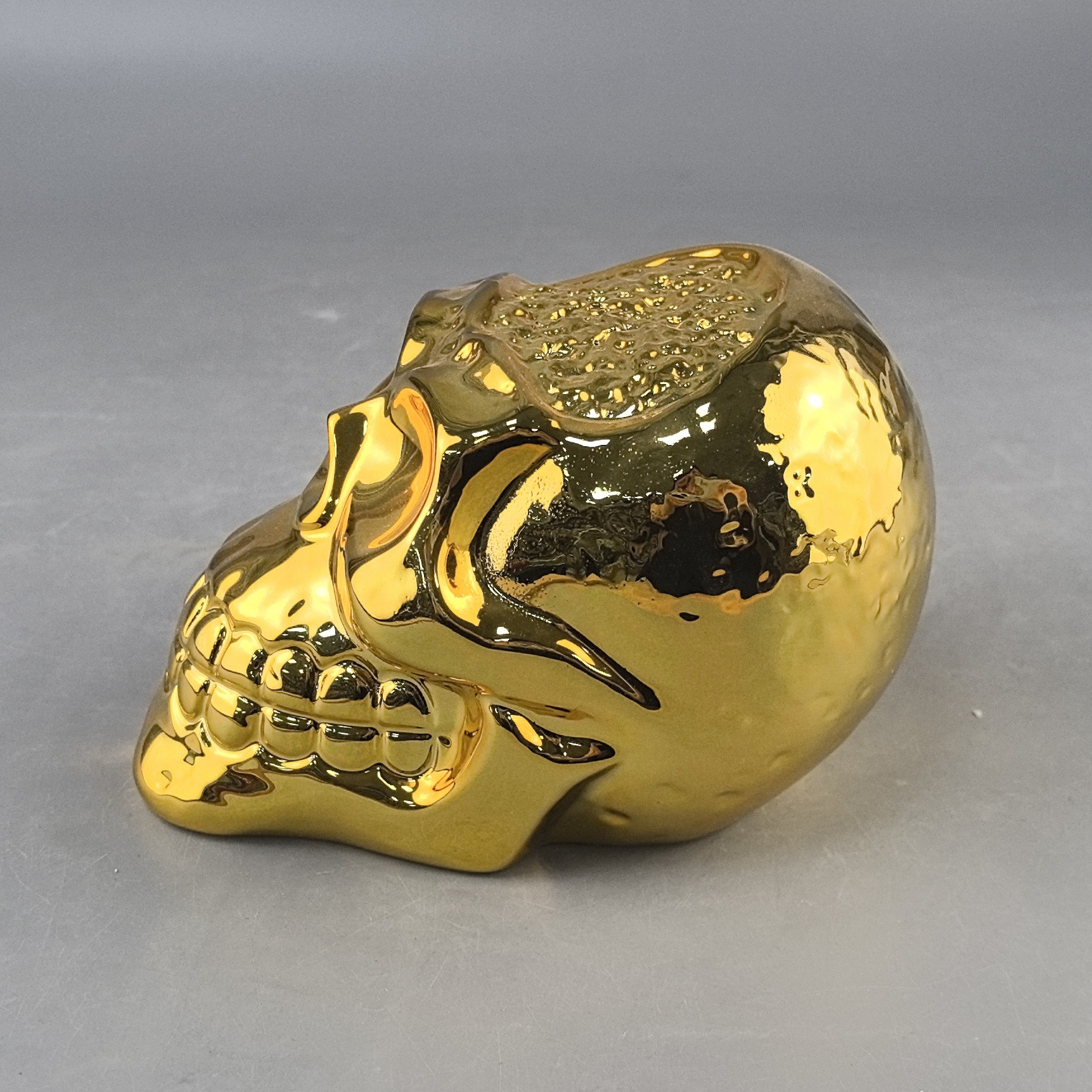 Halloween Ghost Festival Cerámica Calavera chapada en oro Adornos de la atmósfera de terror Cráneo de forma especial transfronterizo Artesanía de cerámica