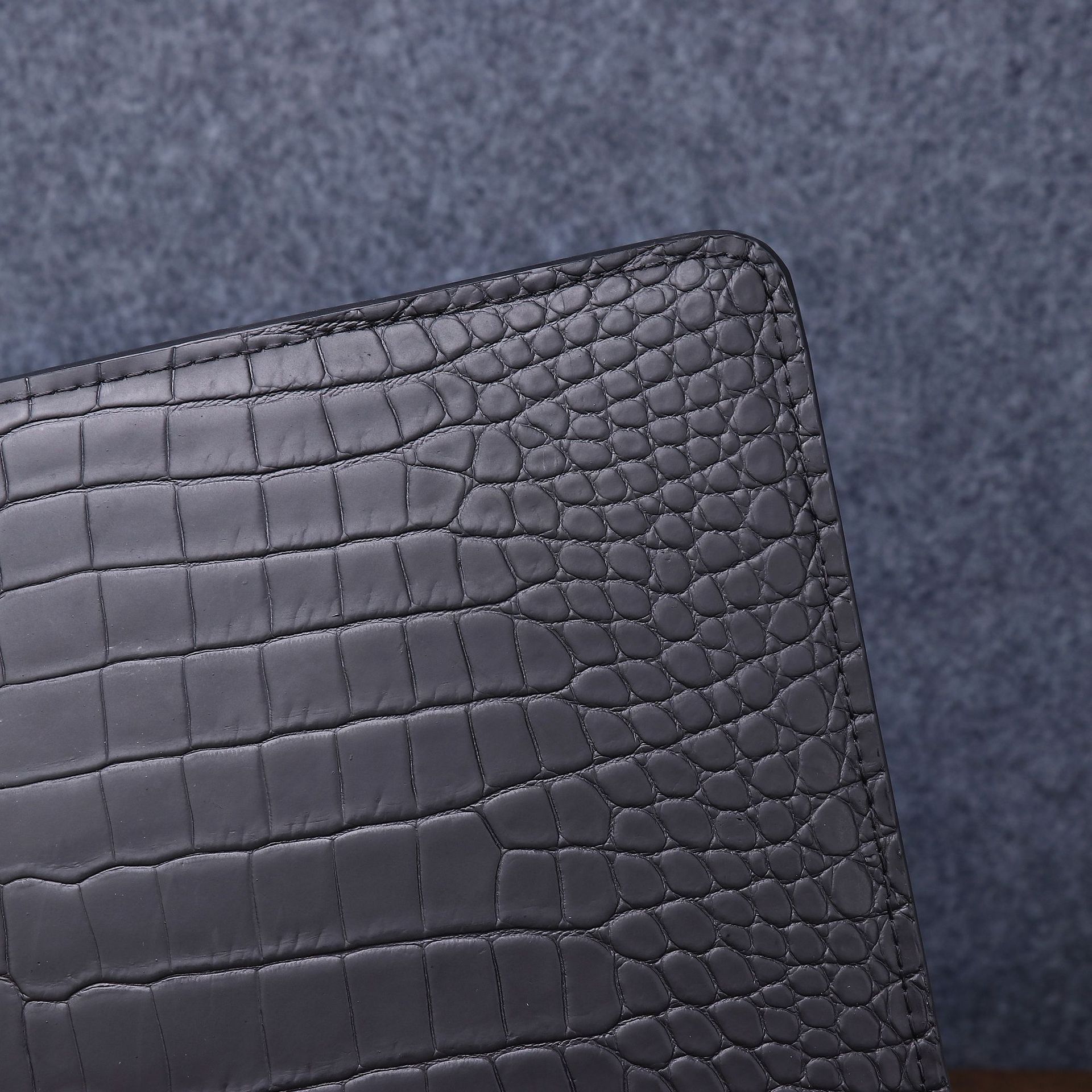 Túi clutch nam da vân cá sấu mờ nhiều ngăn thẻ dung tích lớn chi tiết 5