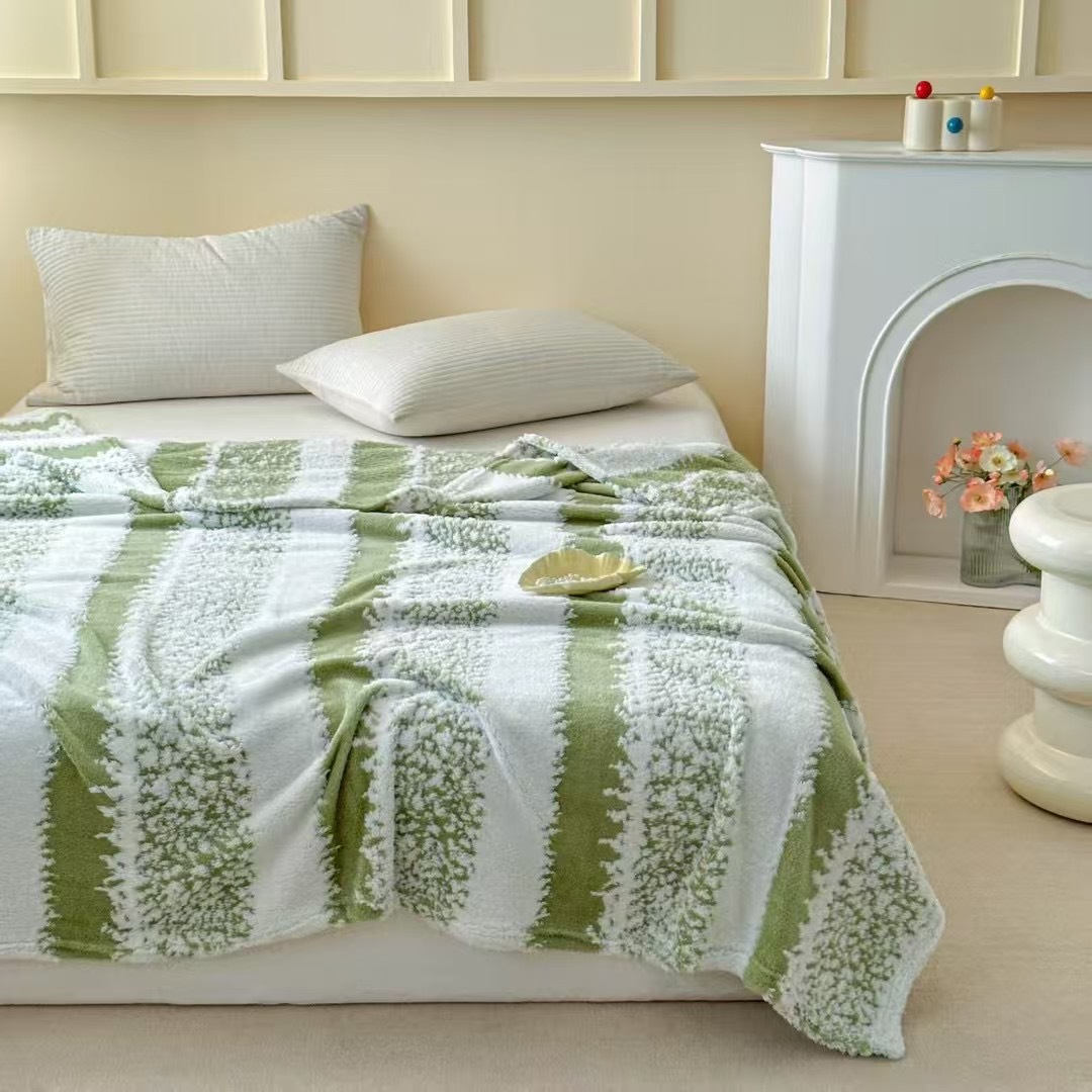 Cóntios-hierba verde