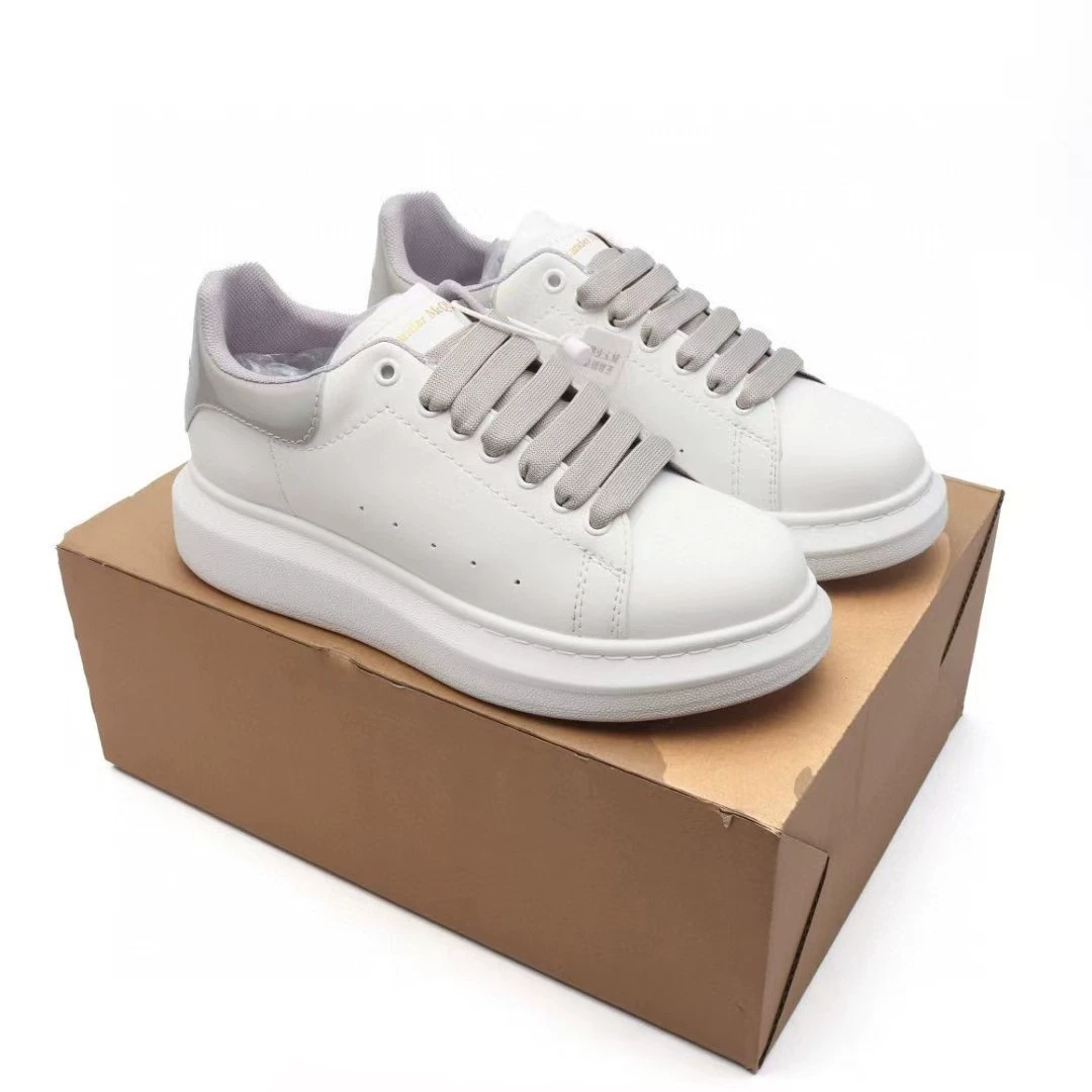 Высокая версия McQueen толстая подошва маленькая белая обувь 2025 повседневная спортивная обувь женская кожа дикая дышащая мужская и женская обувь