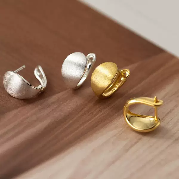 Niche Brushed Curved Egg-Shaped Oval Earrings Ins Style 2025 New Style Versatile Simple Earrings with Stylish and Elegant