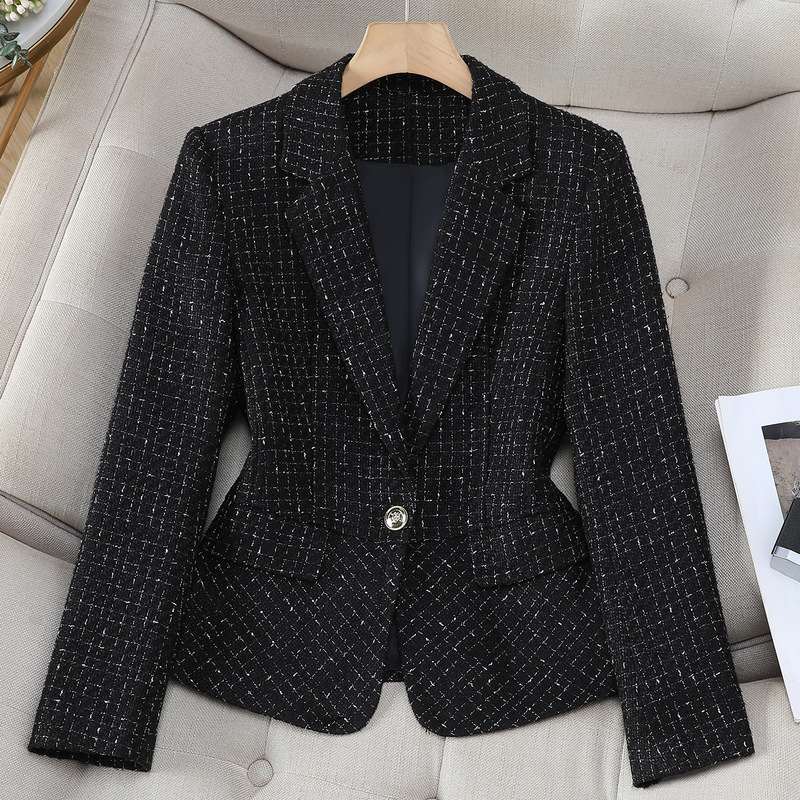 Light luxury Chanel-style tweed blazer for women, short and slim-fitting, 2026 autumn professional commuter black suit