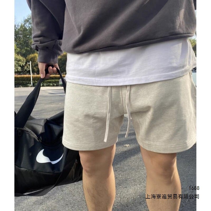 American-Style Men's Loose Shorts, Knee-Length Gray Sports Pants for Running, Training, Casual Basketball, and Three-Quarter Length Pants American-Style Men's Loose Shorts, Knee-Length Gray Sports Pants for Running, Training, Casual Basketball, and Three-Quarter Length Pants
