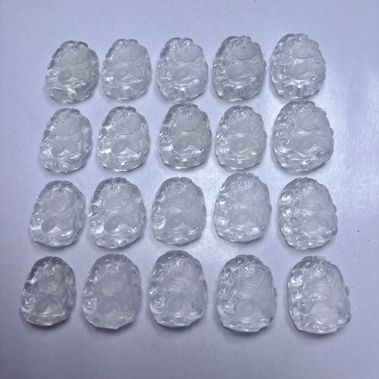 핫 세일 천연 화이트 크리스탈 양면 매트 조각 여우 펜던트 DIY 핸드 액세서리 패션 패션 도매