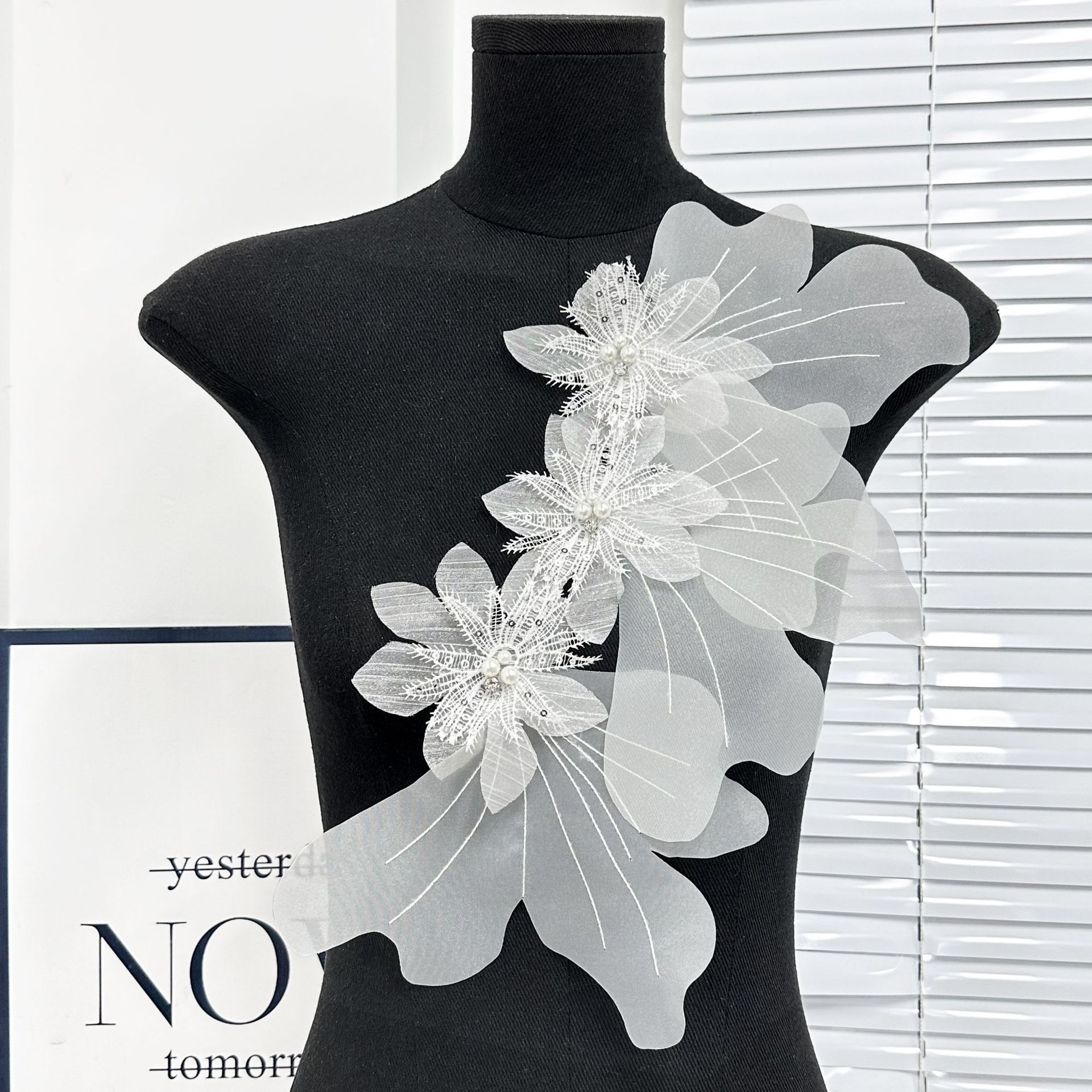 Multicapa estereoscópica ergena accesorios de flores hechos a mano pegado vestido camisa decoración de tela de malla flor explosión
