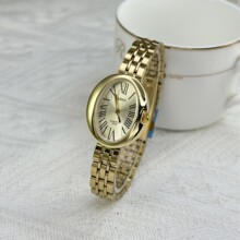 �����Ǳ����ֱ����Ž�ɫ�й�Ůʿ����ʱ����óŮ��С����Բ�����